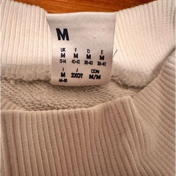 Reebok Cropped Sweater. Size M - Picture 3 of 7